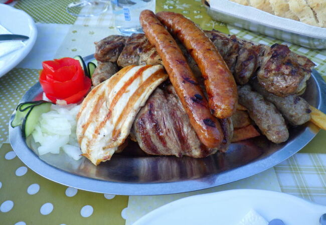 二人では食べきれないほどのボリュームでした