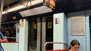 空港から主要駅付近のホテルまでは地下鉄が便利。