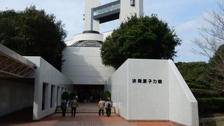 浜岡原発を一望できる展望台があります