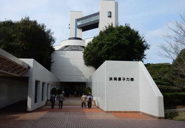 浜岡原発を一望できる展望台があります