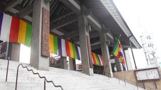 御堂筋に面した浄土真宗寺院