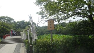 入り口近くにあります。