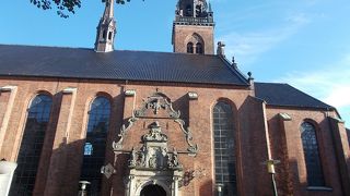 旧市街地の中心的な位置にあります。