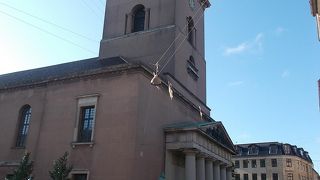 正面の作りが特徴的です。