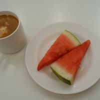 GFのレストラン（フロントデスクの奥）にてビュッフェの朝食。