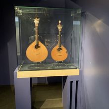 展示されているポルトガルギター。