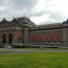 旧本館を眺めるだけでもすごい