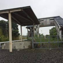 今は使用されていないかつての鉄路施設