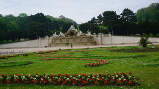 シェーンブルン宮殿の庭園にある噴水