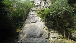 大きな磨崖仏