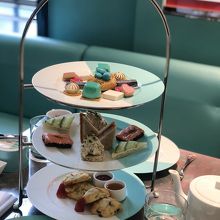 アフタヌーンティー。ティファニーブルーのたまごがかわいいです