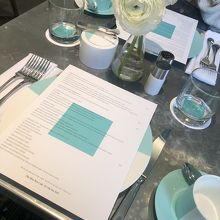 食器もすべてティファニーです！