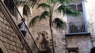 中世の雰囲気漂うゴシック地区