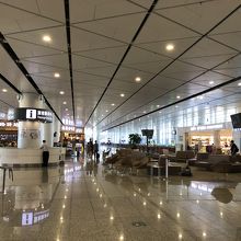 明るく広々としてきれい