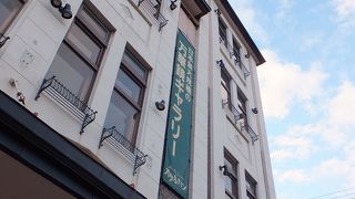 金ピカのキティちゃんが目立ってます。