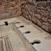 エフェソス遺跡の公衆トイレ跡