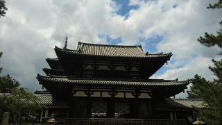 西院伽藍の入り口