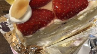 レトロでかわいいケーキ屋さん