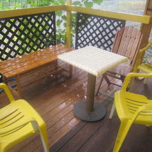 テラス席もあります（雨天時は濡れます…）