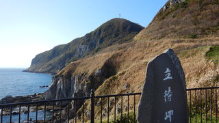 函館山の裏側の断崖が見れます