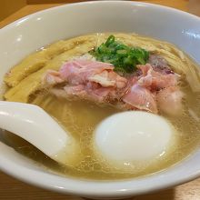 煮卵のトッピングを追加