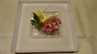 このお値段でこの味ならリピートはない。サービスも稚拙で、メニュー構成は改善の余地多数あり。