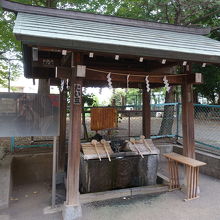 手水舎（諏訪の霊水）