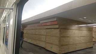 サドヴァヤ通りにある地下鉄5号線の駅