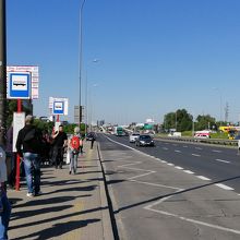 ワルシャワ西駅前のイェロゾリムスキエ通り