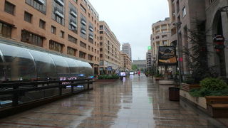 ショッピングやカフェに