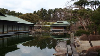 和工芸の粋を尽くした芸術的な建築物