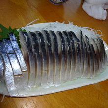 しめ鯖です。かなり美味しいです。