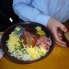 わいわい丼です。