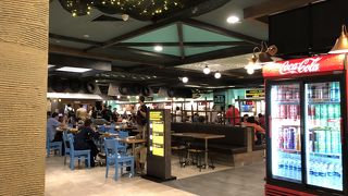 大きい空港ですが少し古い