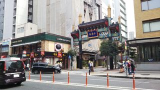 横浜スタジアムすぐ横の門です