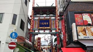 こじんまりとした門でした