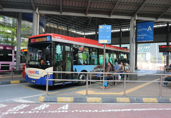 LRT・パサールスニ駅近く