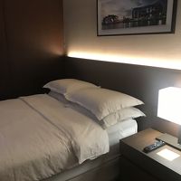 こちらはクイーンサイズのベット