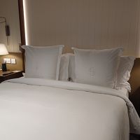 安い部屋のため…部屋は狭めでしたが、スーツケースも広げられ。