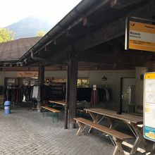 東口のバス乗り場