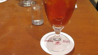 平日の夕方近くでも待ち時間あり