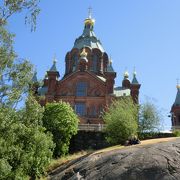 ロシア人の建築家の作品だけあって雰囲気がヘルシンキっぽくない寺院です