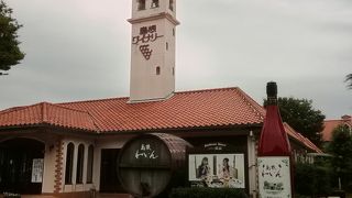 広大なワイナリーとレストラン