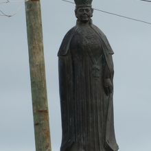 トンガの女王サローテ女王像