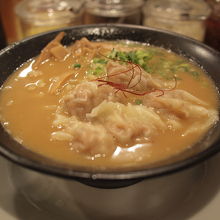 濃厚黒豚雲呑麺