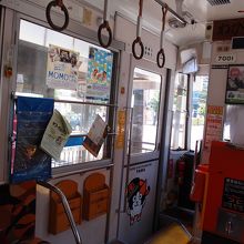 車内の雰囲気。出口は前方でした