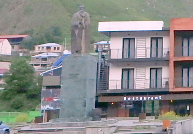 カズベキ像