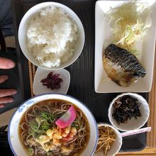 レストランのランチサービス