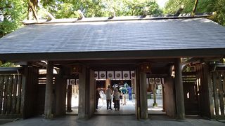 神々しく古代を感じる神社でした。