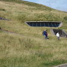 自然の中にうまく溶け込んだ外観。